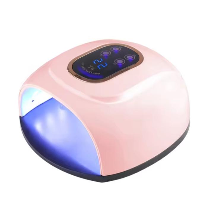Šaka u UV LED lampi T6 dok se gel lak stvrdnjava pod 45 dioda