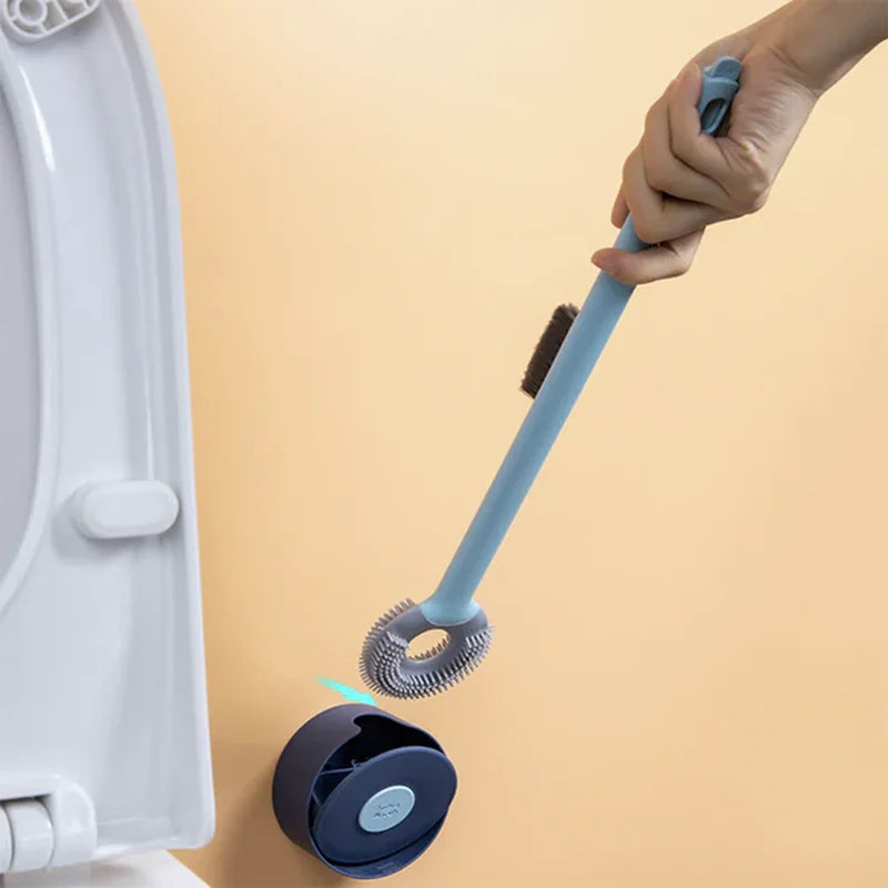 silikonska četka za wc šolju sa samolepljivim držačem u ruci