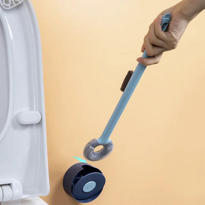 silikonska četka za wc šolju sa samolepljivim držačem u ruci