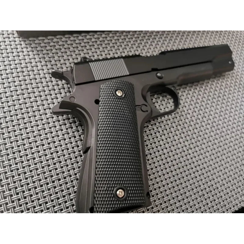 prikaz okvira i klizača od metala na modelu 1911