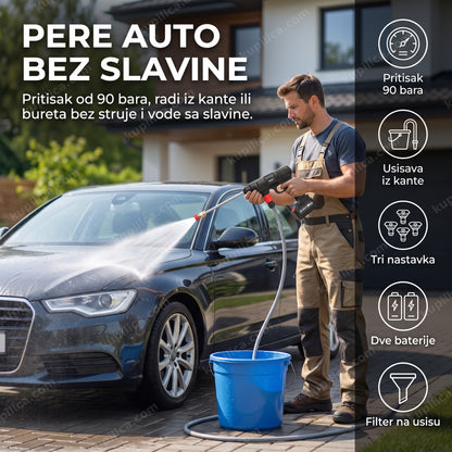 aku pistolj za pranje automobila 90 bara — muškarac pere auto ispred kuće sa kantom vode, bez slavine i produžnog kabla