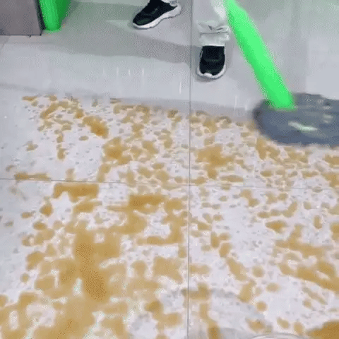 mop sa sunđerom i ceđenjem — detalj 1