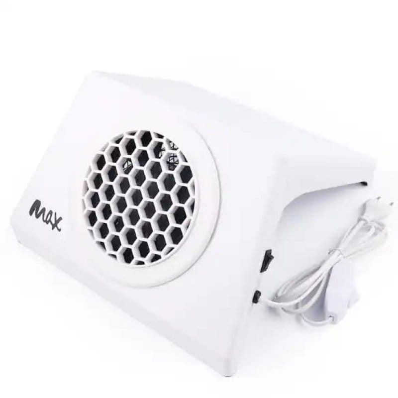 aspirator sa jednim ventilatorom tokom brušenja gel noktiju na stolu