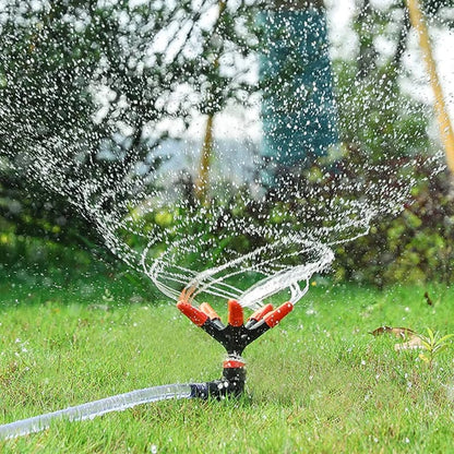 automatska rotirajuća prskalica za baštu 360 stepeni prska vodu preko travnjaka