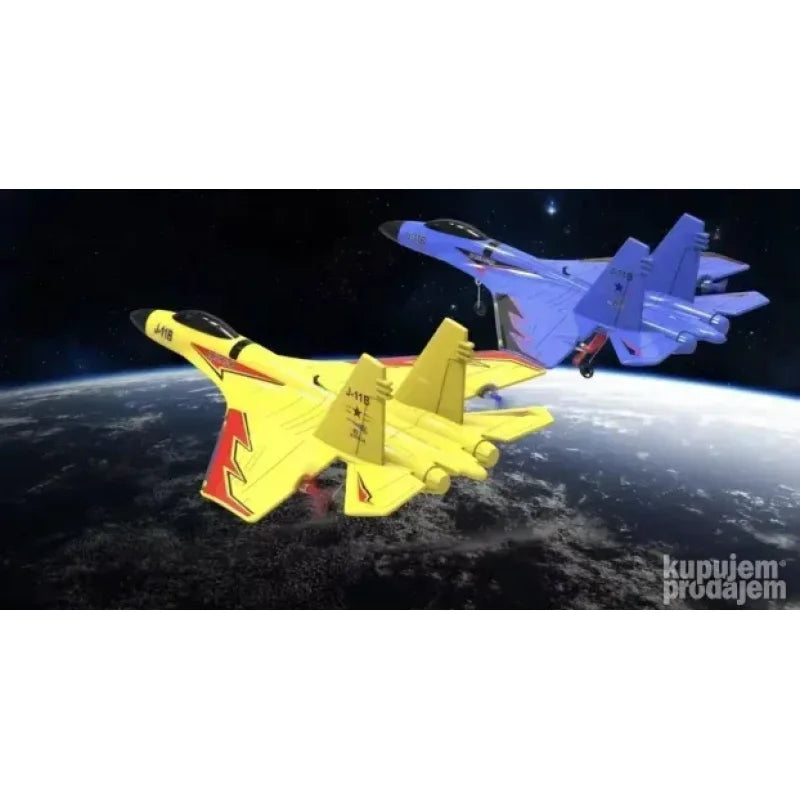 avion J-11B u letu iznad otvorenog prostora sa upaljenom LED trakom