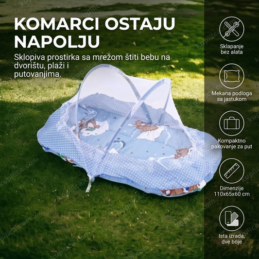 sklopiva bebi prostirka sa mrežom protiv komaraca na travi u dvorištu