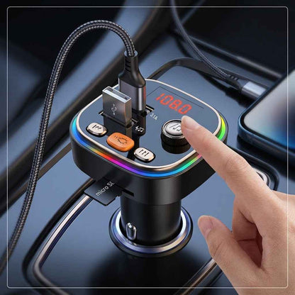fm transmiter za auto C20 RGB — uređaj sa displejem, tasterima i dva USB porta