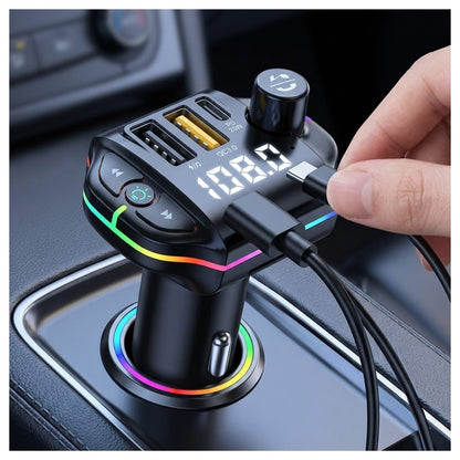 FM transmiter ZTB-A10 — uređaj sa LED displejem i tri porta za punjenje