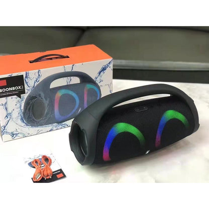 bluetooth zvučnik Boonbox 2 u upotrebi napolju, ručka za nošenje