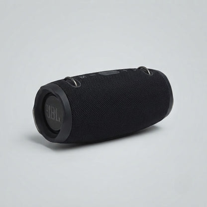 bluetooth zvučnik Xtreme 3 Mini — crno tkano kućište sa metalnim kukama za kaiš