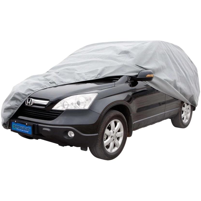 cerada za auto navučena preko SUV vozila