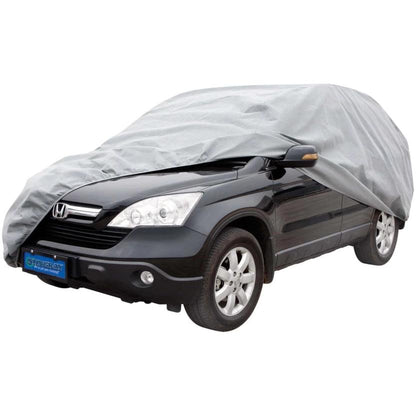 cerada za auto navučena preko SUV vozila