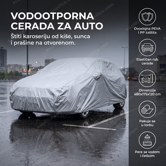 Cerada za auto prekriva hečbek na gradskom parkingu tokom kiše