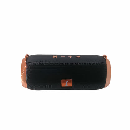 Charge Mini ET-801 na stolu na terasi pored telefona