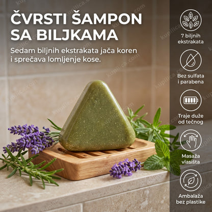 Čvrsti šampon sa biljkama na drvenoj podlozi sa lavandom u kupatilu