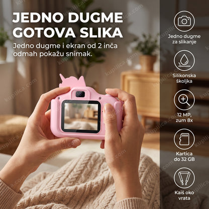 dečiji fotoaparat jednorog roze — ruke drže roze fotoaparat i pritiskaju dugme za slikanje, benefiti proizvoda
