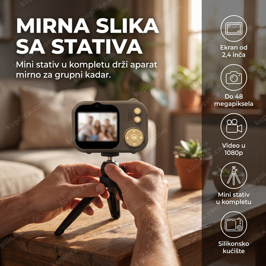 dečiji fotoaparat sa stativom — ruke postavljaju braon fotoaparat na mini stativ na stolu, benefiti proizvoda