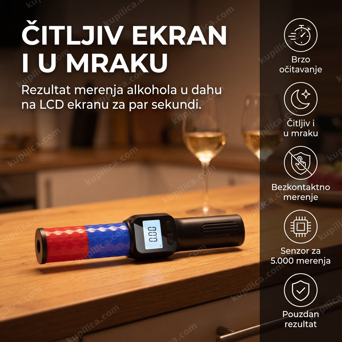 digitalni alkotester sa lcd displejom na kuhinjskom stolu uveče