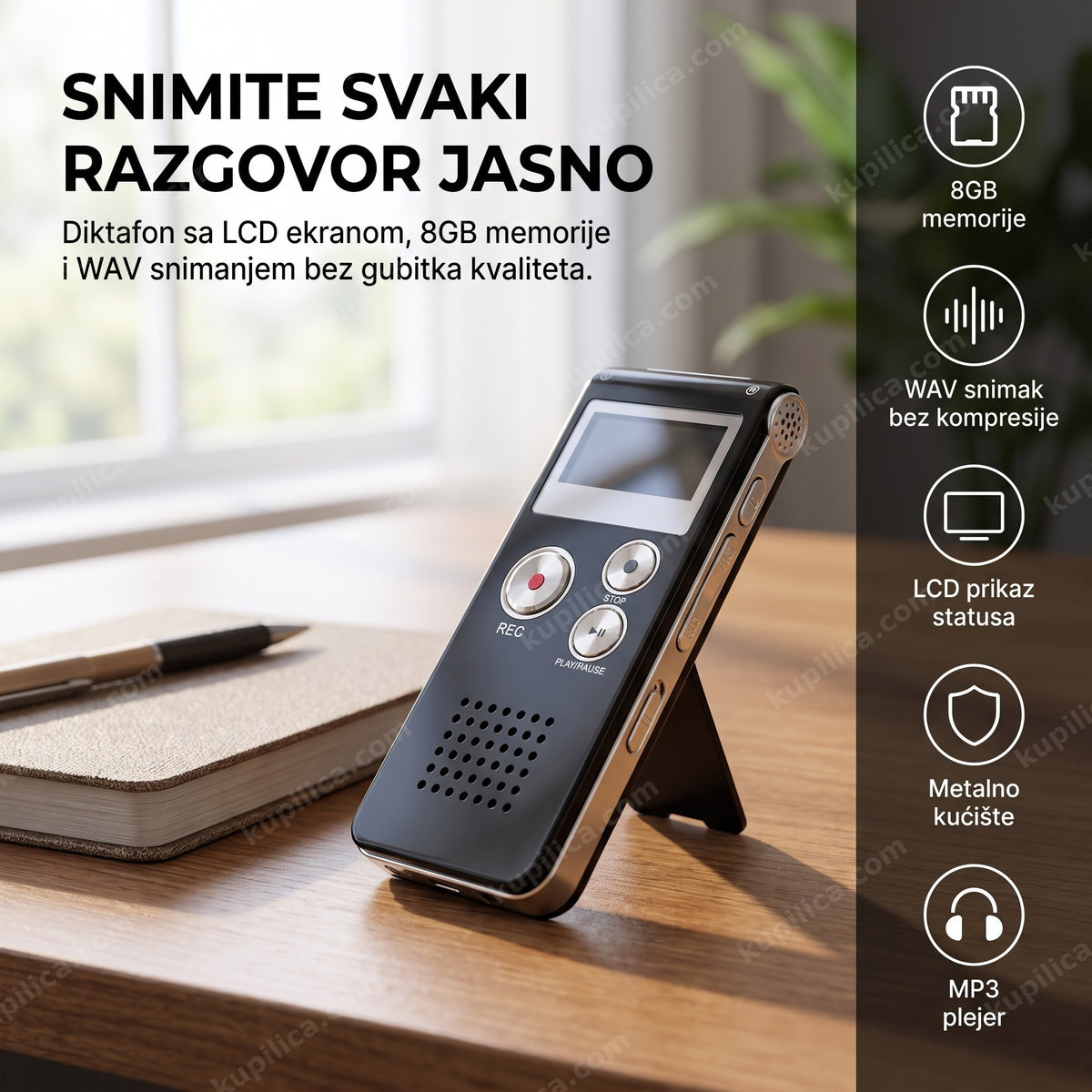 diktafon sa LCD ekranom — metalno kućište na drvenom stolu