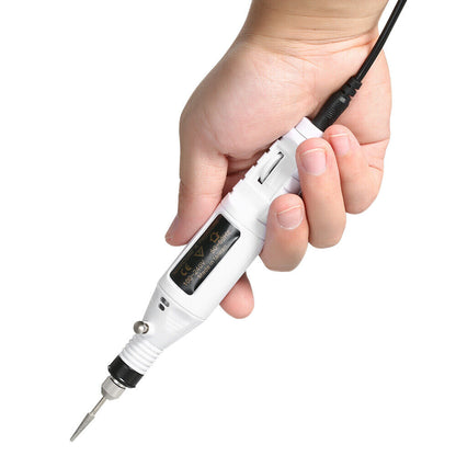 nastavci za električnu turpiju od 2,4 mm poređani pored aparata