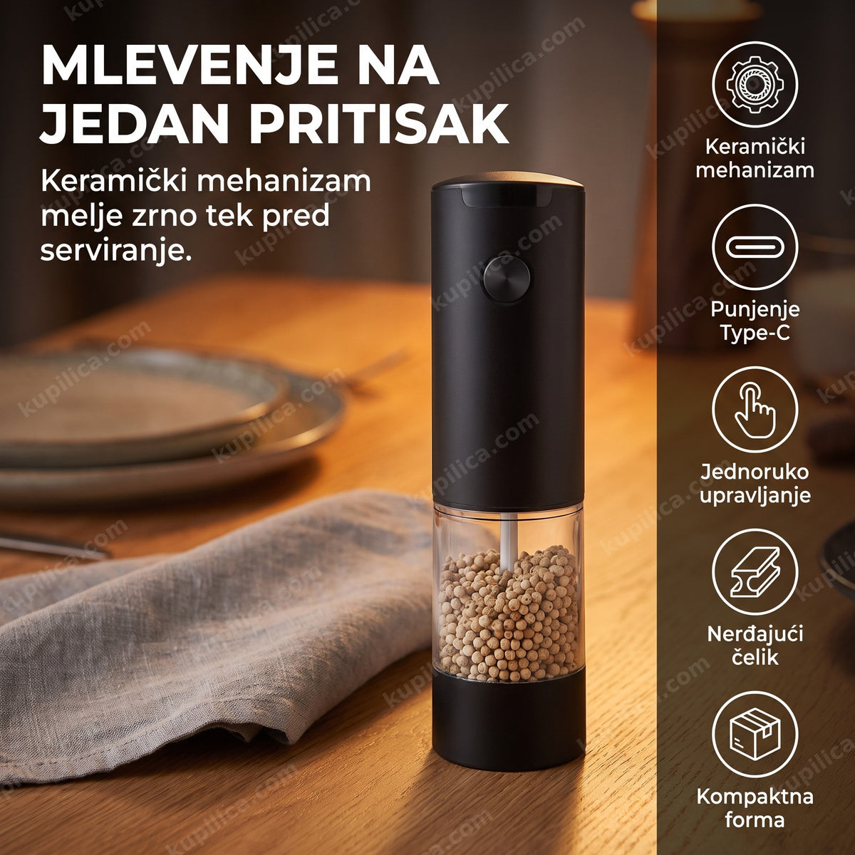 crni električni mlin za biber sa providnom komorom na stolu