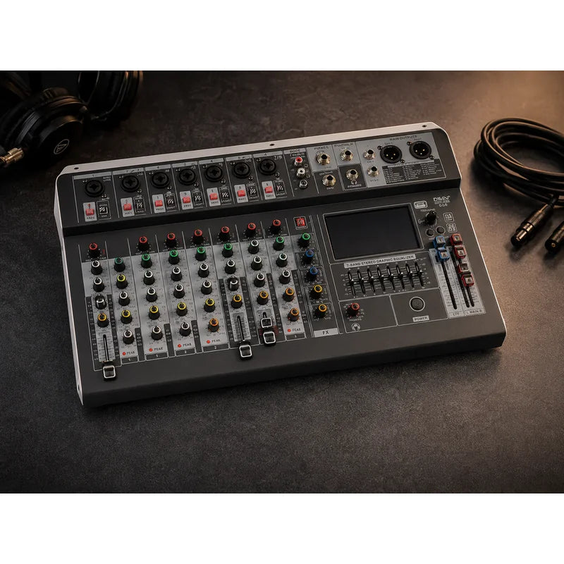 EQ-8 audio mikseta 8 kanala na tamnoj podlozi pored slušalica i kabla
