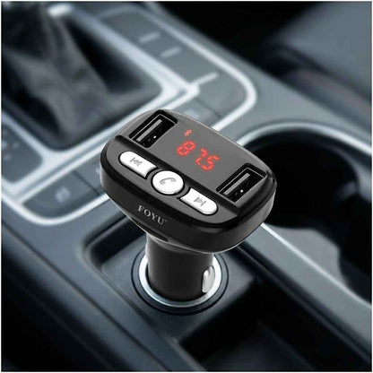fm transmiter Q514 — uređaj sa displejem i dva USB porta, pogled spreda