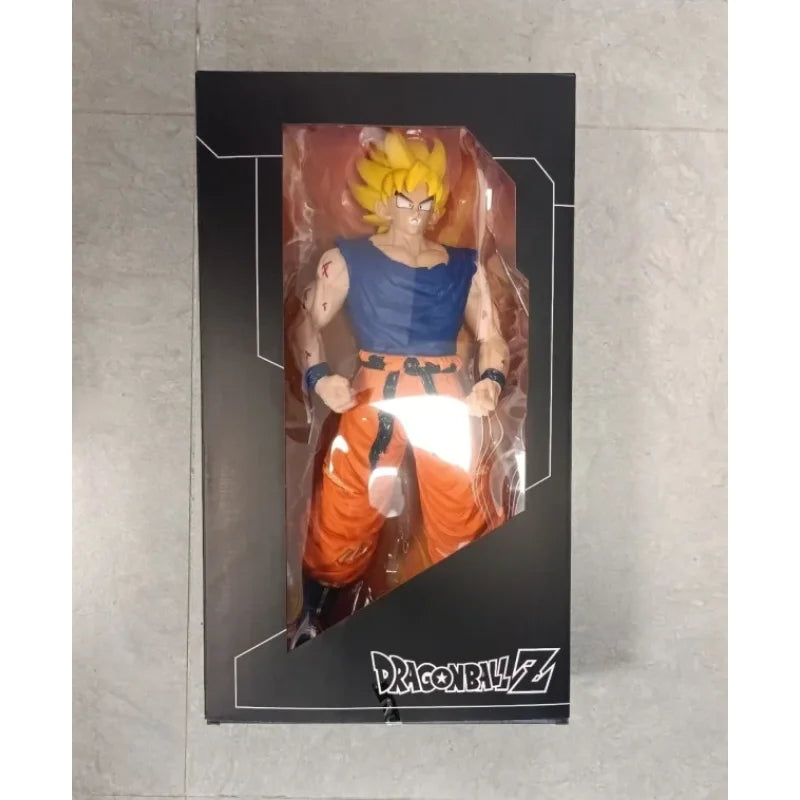 Leđa Goku figure sa uspravnom žutom kosom