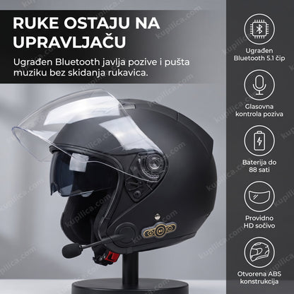 crna jet kaciga sa bluetooth handsfree sistemom i mikrofonom