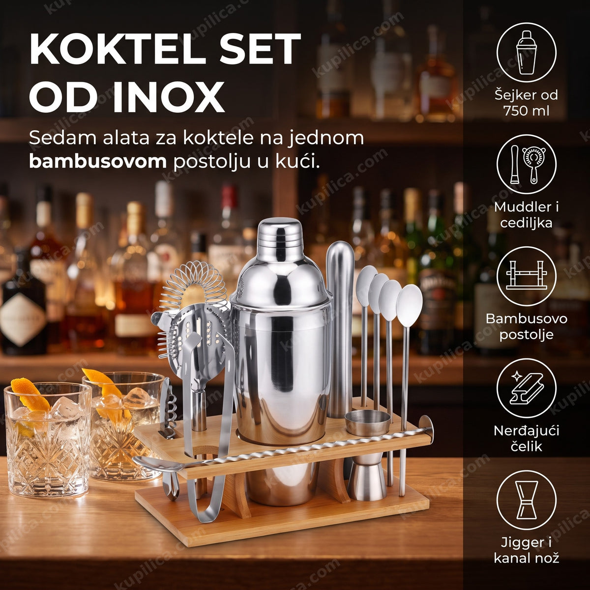 Koktel set od inox na bambusovom stalku na kućnom šanku sa čašama