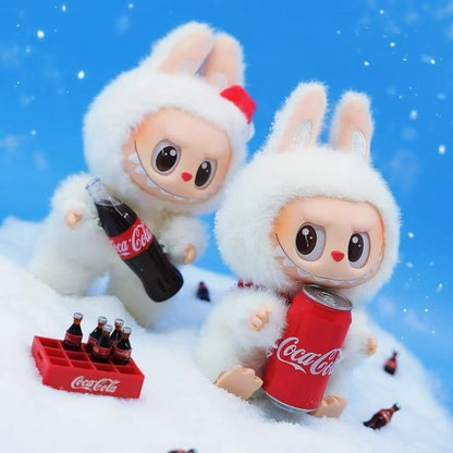 labubu coca-cola figura — detalj 5