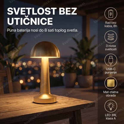 Zlatna stona lampa pečurka na stolu terase uveče bez utičnice u blizini