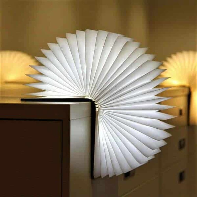 lampa u obliku knjige — pregled