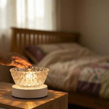 Dimenzije lampe prikazane pored predmeta za poređenje veličine