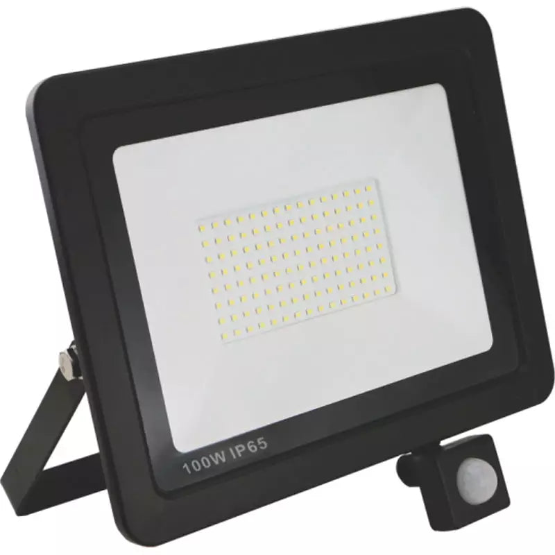 led reflektor sa senzorom pokreta 100w u crnom tankom kućištu sa oznakom IP65