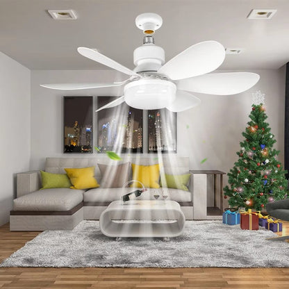 led ventilator sa sijalicom duva vazduh u dnevnoj sobi sa jelkom