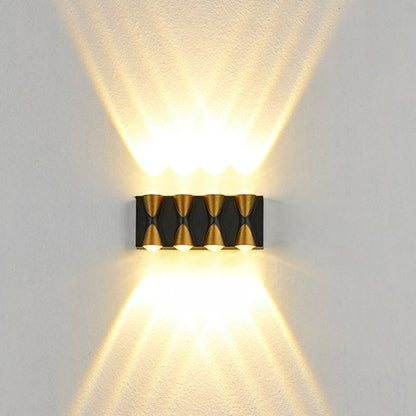 dvosmerna spoljna zidna LED lampa — detalj 1