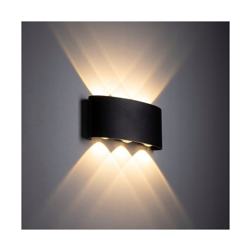 Šest LED sočiva raspoređenih na prednjoj strani kućišta lampe