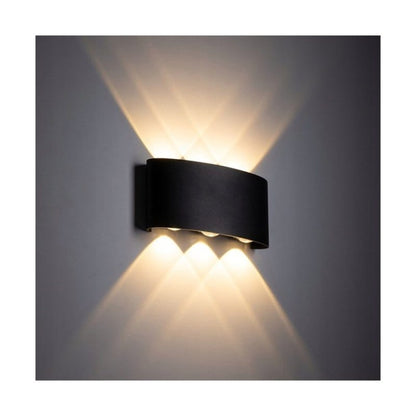 Šest LED sočiva raspoređenih na prednjoj strani kućišta lampe