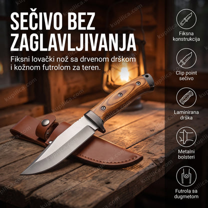 Lovački nož sa drvenom drškom i kožnom futrolom na drvenoj tezgi uz fenjer