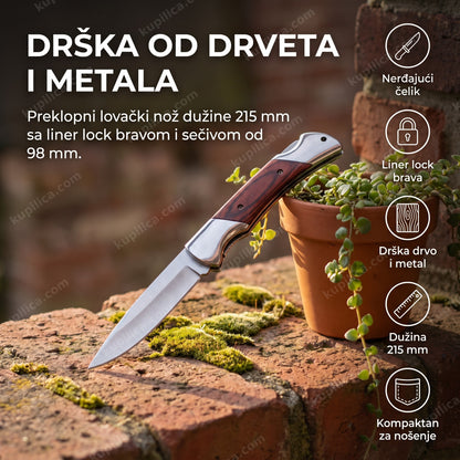 otvoren lovački preklopni nož sa drvenom drškom na zidu od cigle