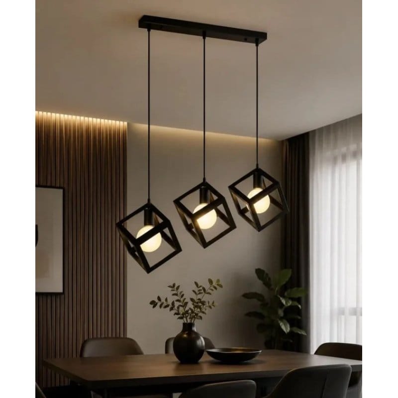 viseća lampa sa tri crne kocke iznad trpezarijskog stola