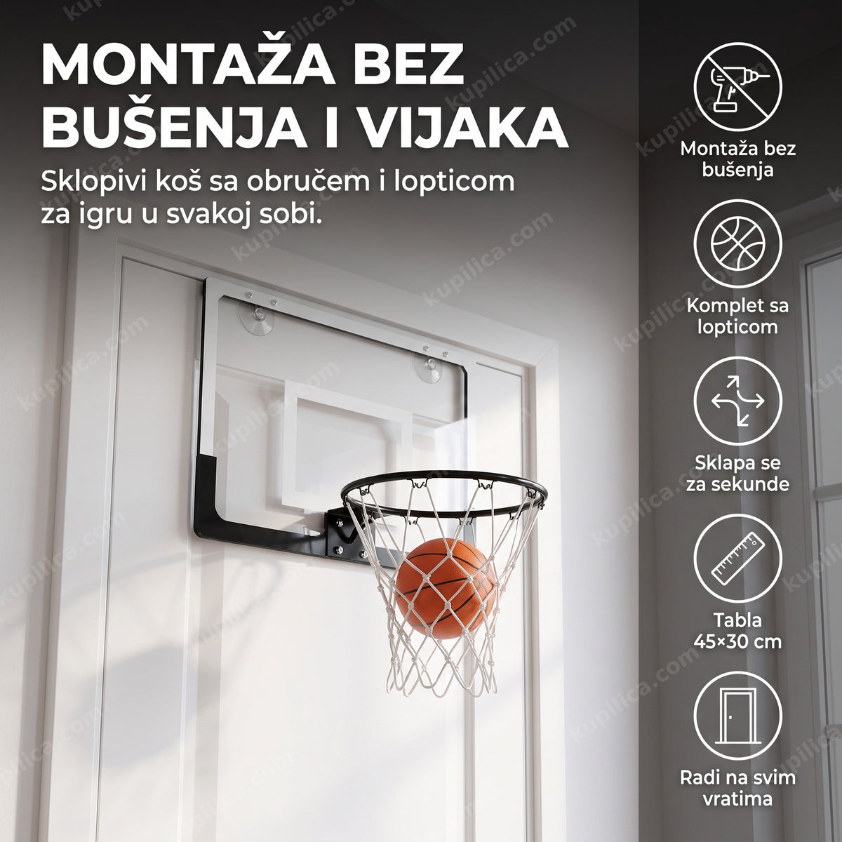 mini košarkaški koš okačen na vrata sobe sa lopticom u mreži