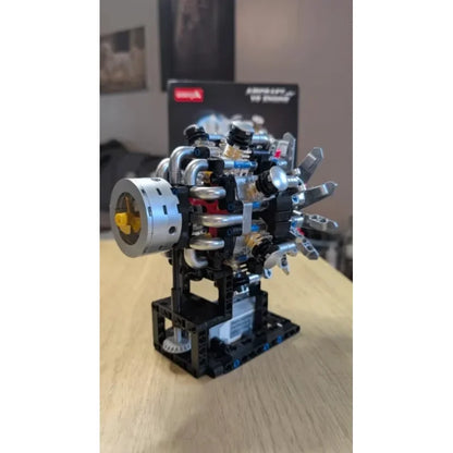 Set kockica za avionski motor, pogled pod uglom sa elisom i cilindrima