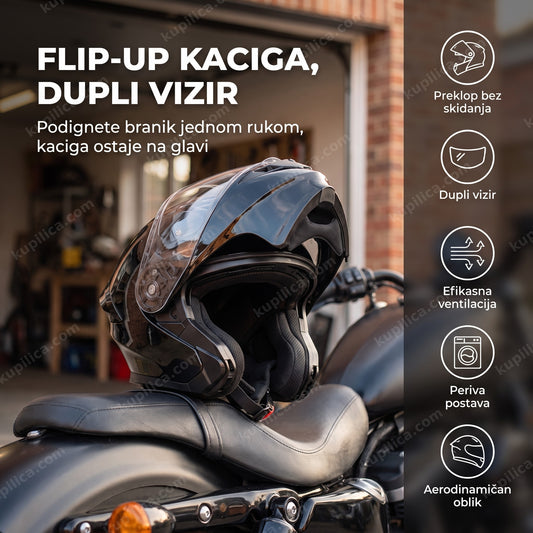 Moto kaciga na preklop sa podignutim duplim vizirom na sedištu motora