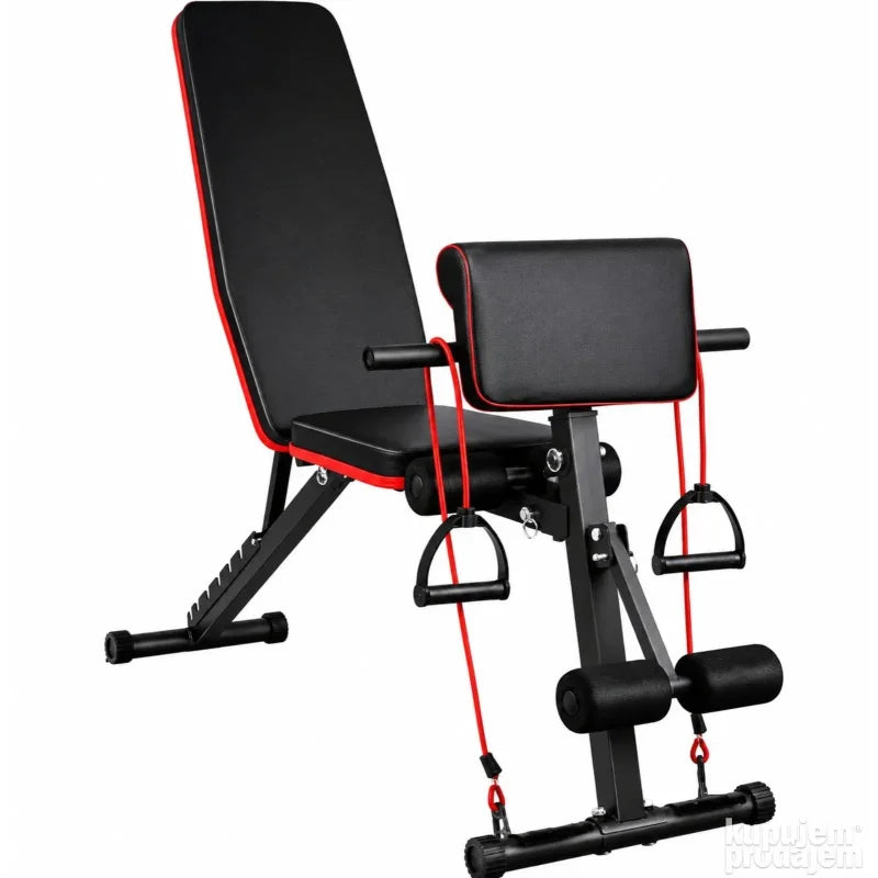 fitnes klupa sa ekstenzijom za noge u dnevnoj sobi