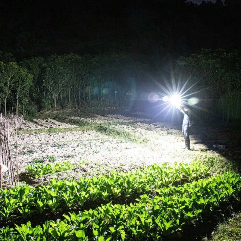 multifunkcionalna lampa sa powerbank — detalj 1