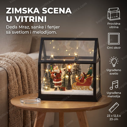 novogodišnja kućica sa deda mrazom u providnoj vitrini na bočnom stočiću pored kauča
