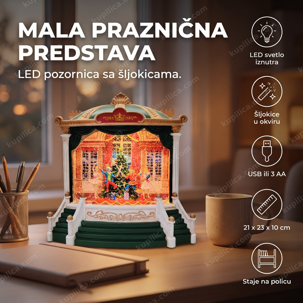 novogodišnja led pozornica sa figurama i šljokicama na radnom stolu