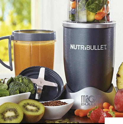 NutriBullet pri pravljenju smoothie-ja sa voćem